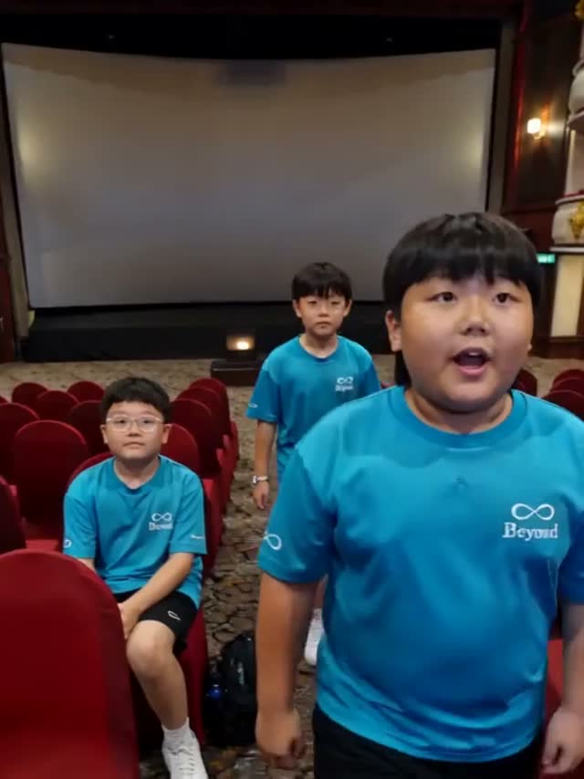 ABSOLUTE CINEMA — 우리 방 AI 영상의 한 장면